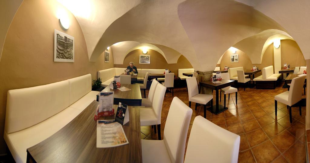 Fontana Pizzeria - Pension Ceske Budejovice Exteriör bild