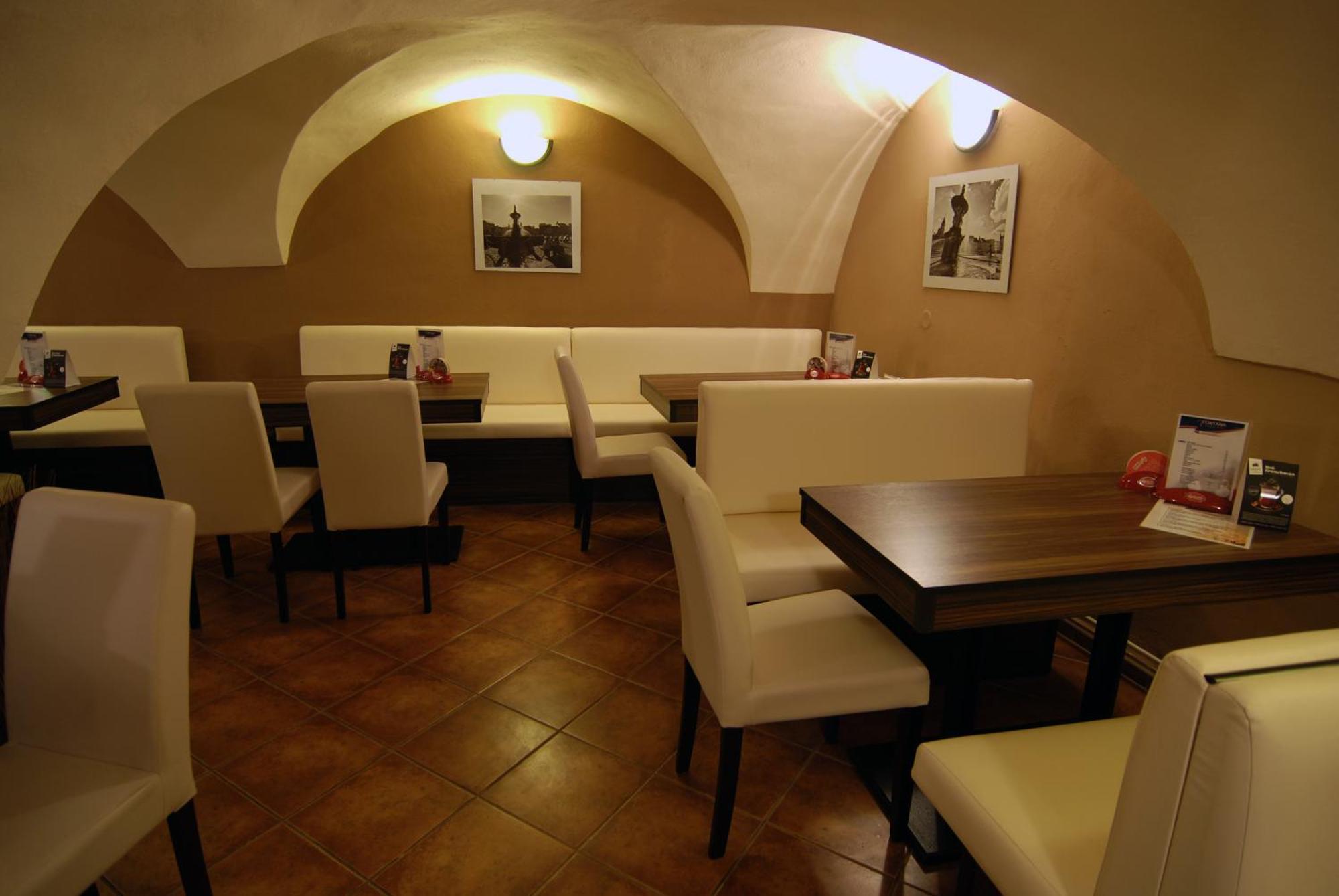 Fontana Pizzeria - Pension Ceske Budejovice Exteriör bild
