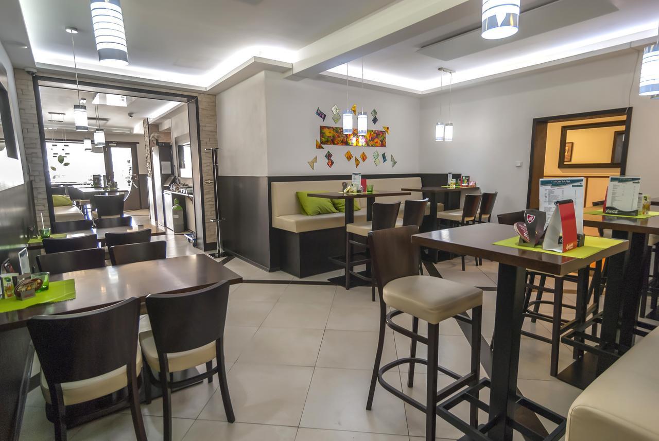 Fontana Pizzeria - Pension Ceske Budejovice Exteriör bild