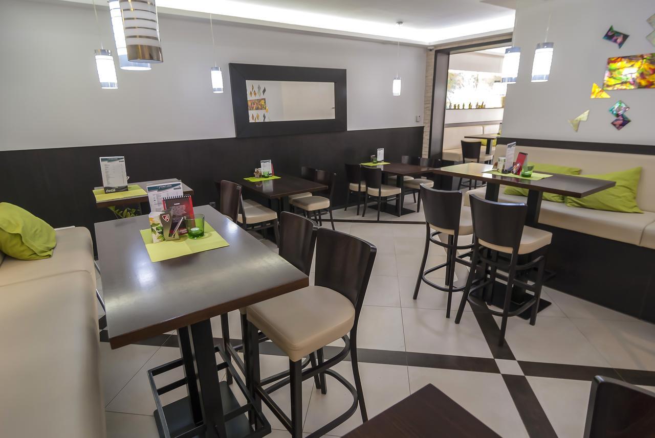 Fontana Pizzeria - Pension Ceske Budejovice Exteriör bild