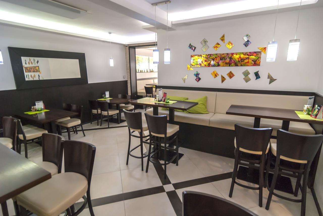 Fontana Pizzeria - Pension Ceske Budejovice Exteriör bild